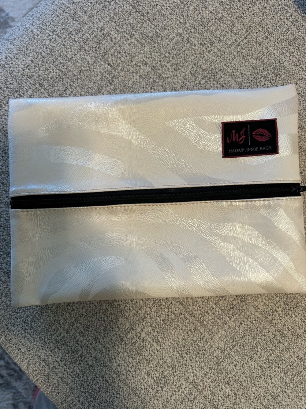 Makeup Junkie Set of 4 White Shimmer Zebra Print Pouches with Teal Tassels - Picture 7 of 10